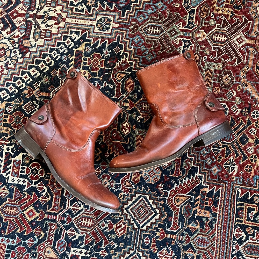 Frye Melissa Button Leather Zip Short Boot, #76501, Cognac Brown